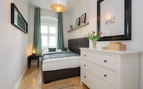 4 Personen Altbau Apartment nahe Kurfürstendamm