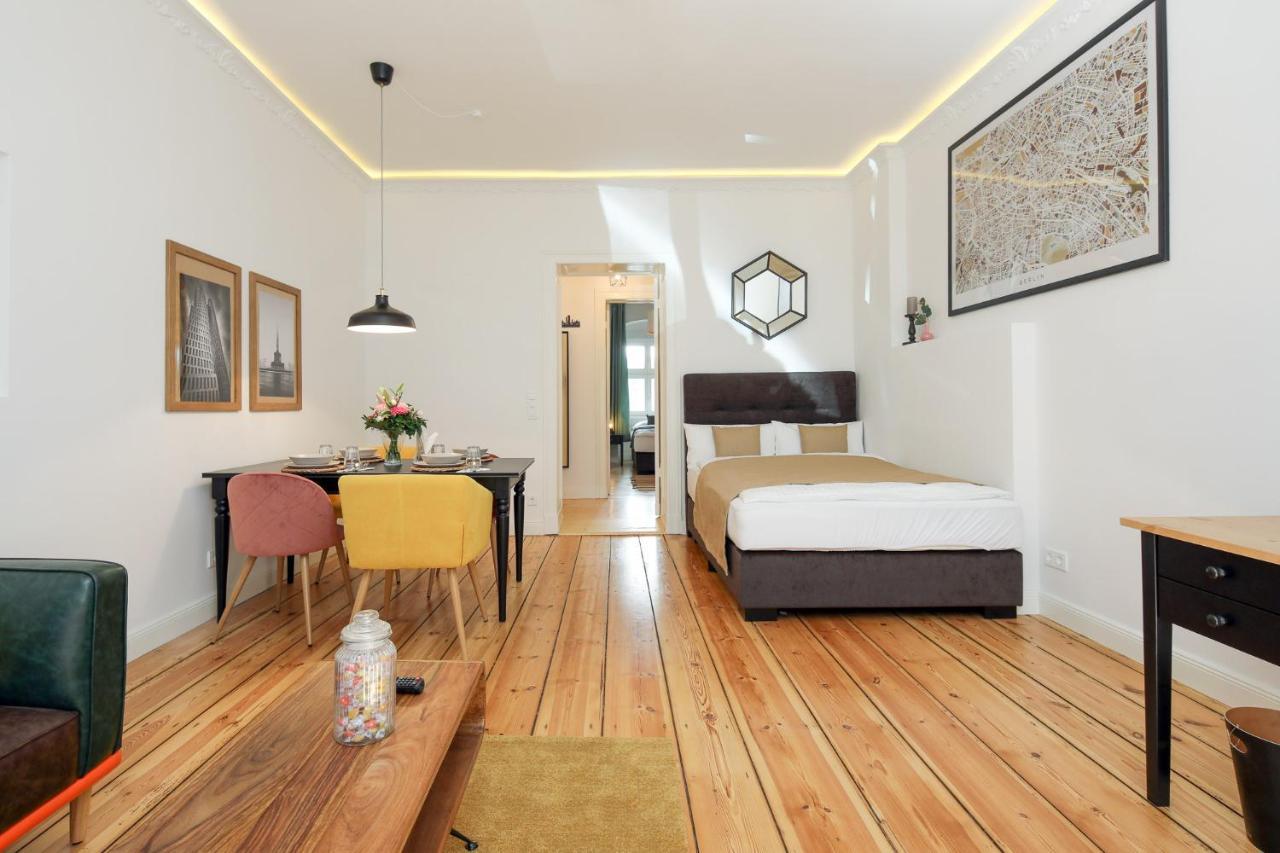 4 Personen Altbau Apartment nahe Kurfürstendamm Berlín Exterior foto