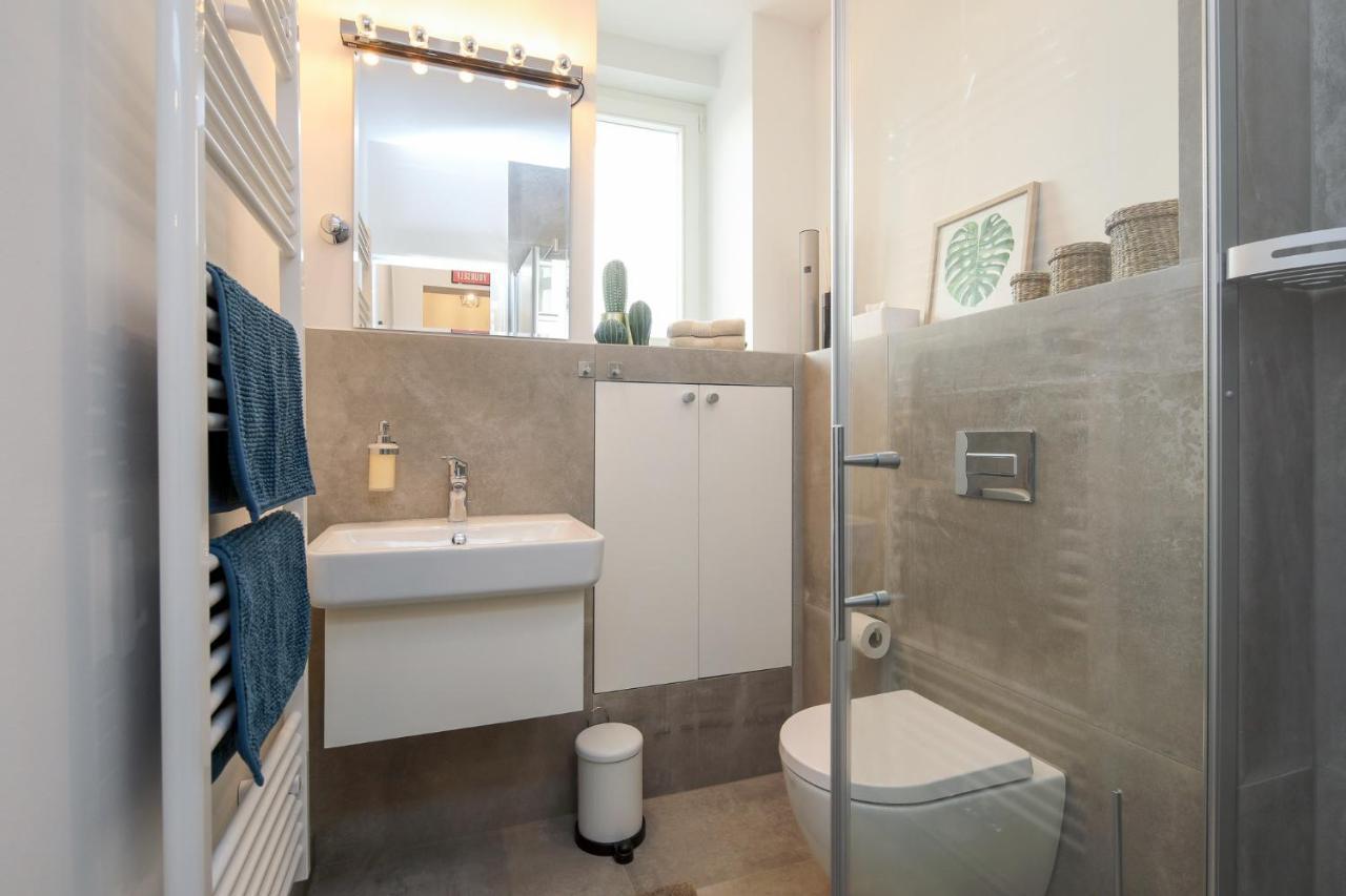 4 Personen Altbau Apartment nahe Kurfürstendamm Berlín Exterior foto