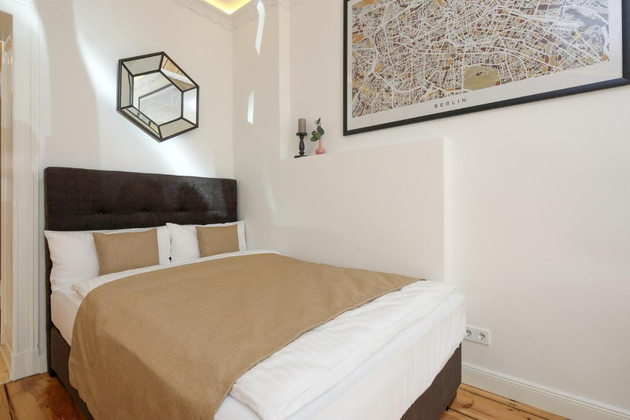 4 Personen Altbau Apartment nahe Kurfürstendamm Berlín Exterior foto