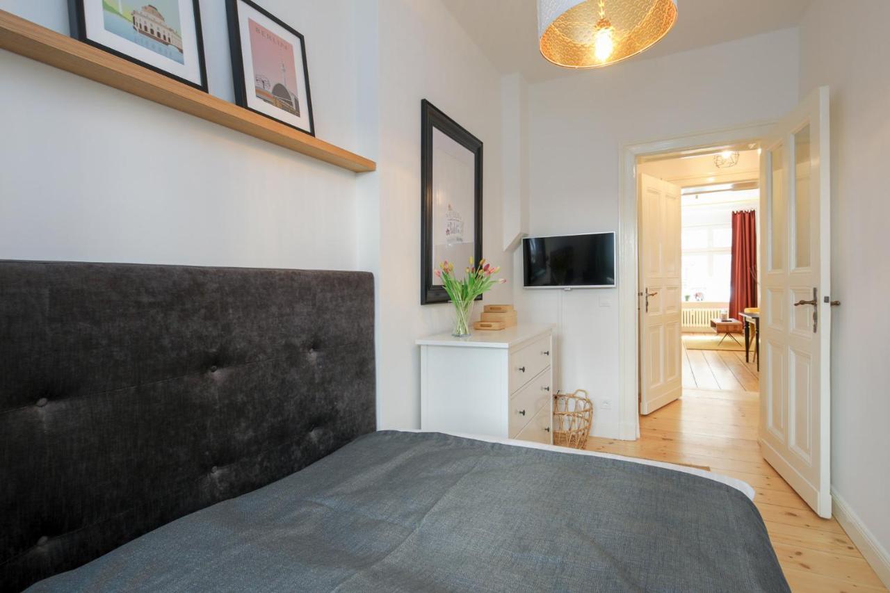 4 Personen Altbau Apartment nahe Kurfürstendamm Berlín Exterior foto