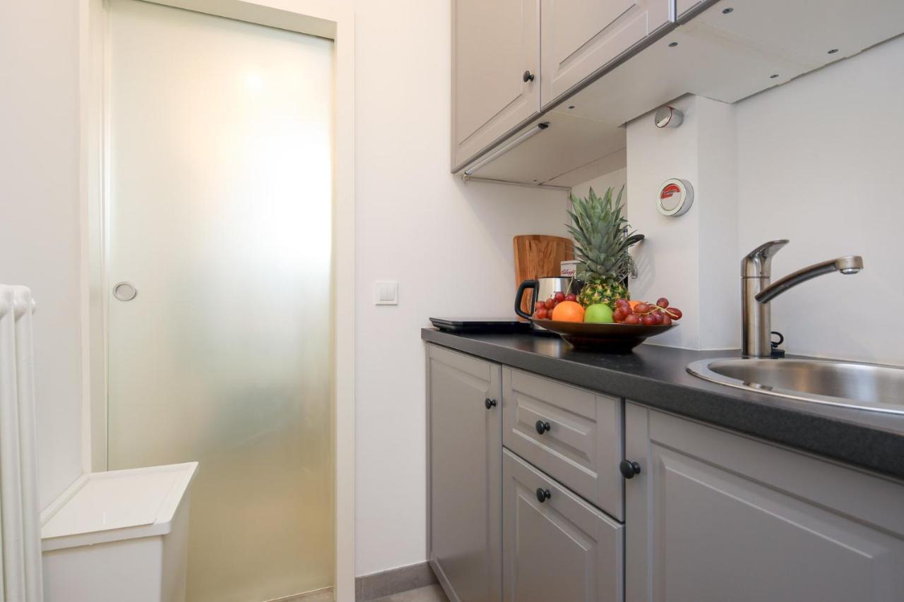 4 Personen Altbau Apartment nahe Kurfürstendamm Berlín Exterior foto