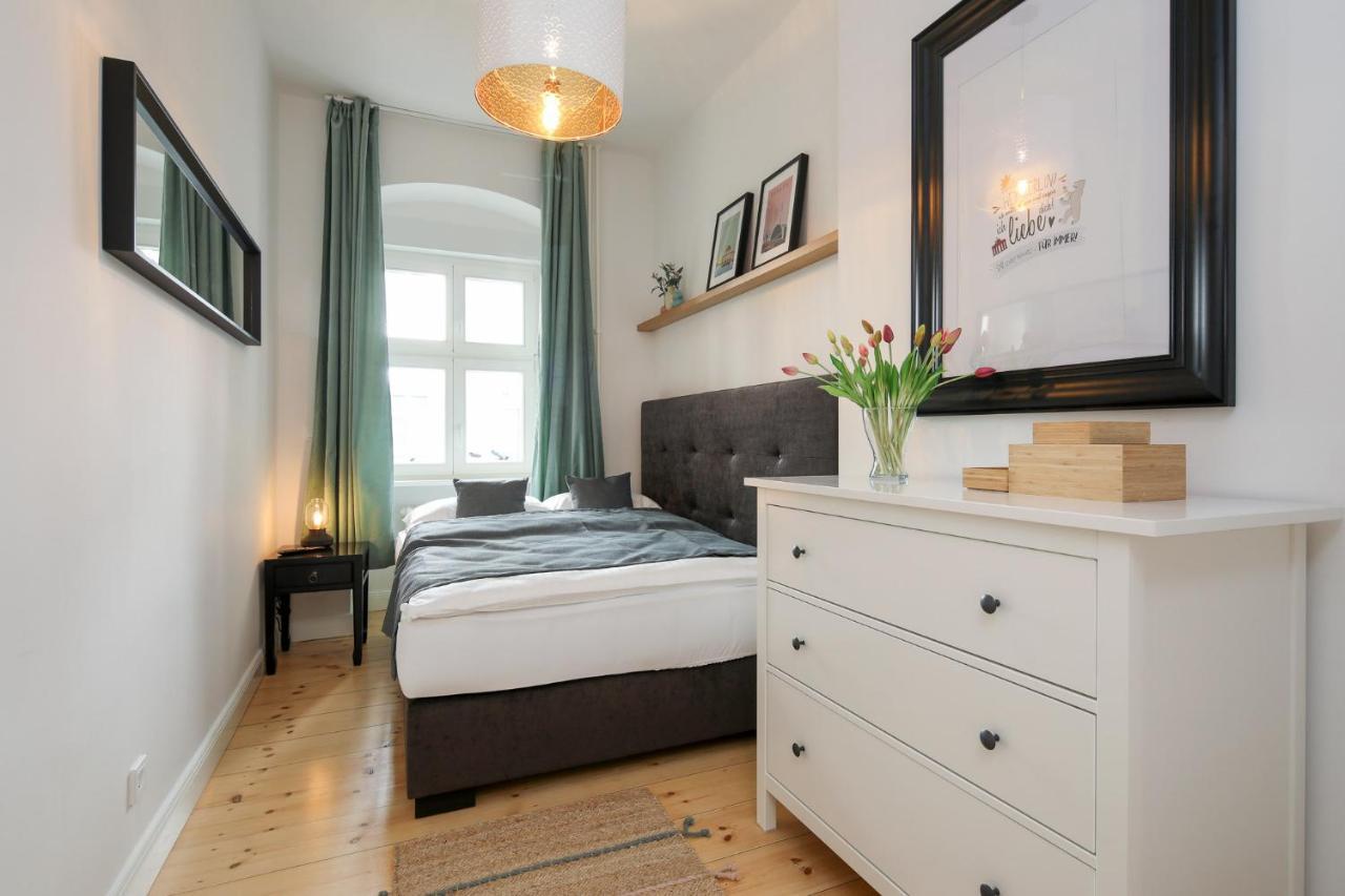 4 Personen Altbau Apartment nahe Kurfürstendamm Berlín Exterior foto