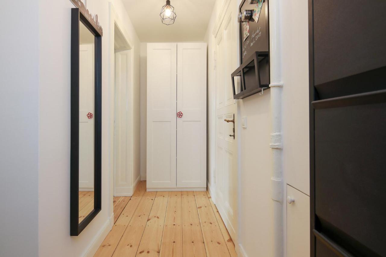 4 Personen Altbau Apartment nahe Kurfürstendamm Berlín Exterior foto